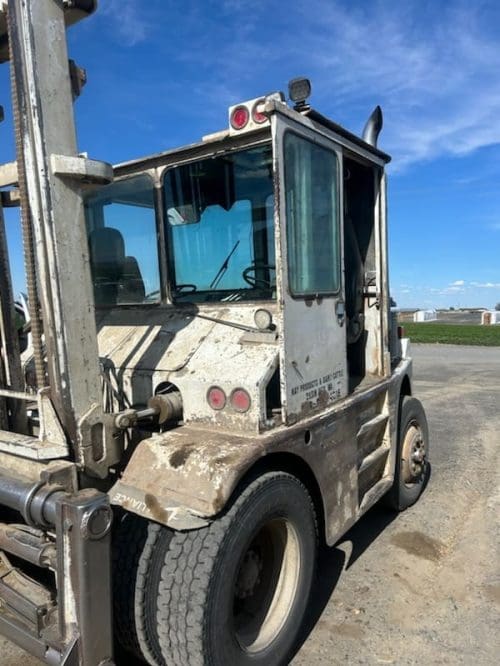 Semi-Truck Windshield Replacement